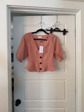 Lovers + Friends NWT Salmon Pink Puff Sleeve Button Down Crop Top